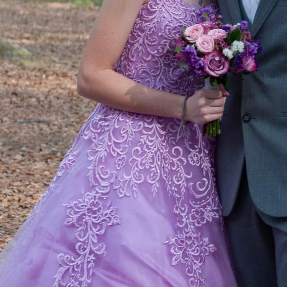 Dress - Picture 4 of 4